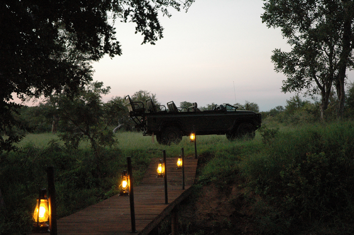 Game viewing vehicle