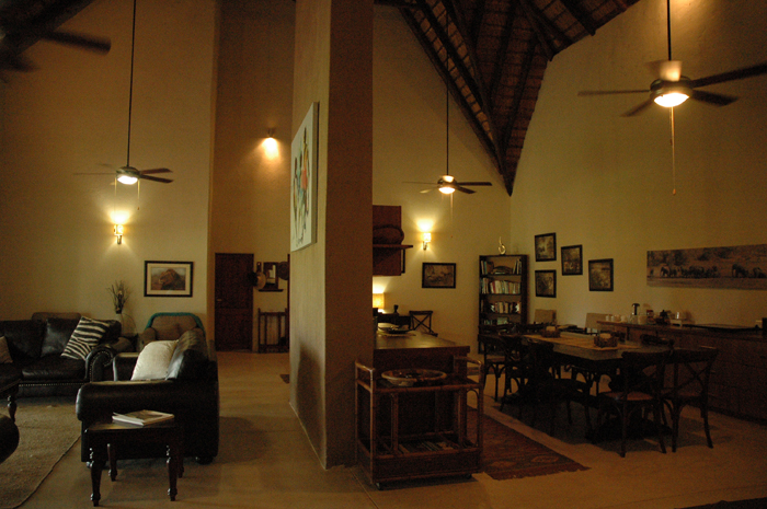 Lounge and dining area at nDzuti