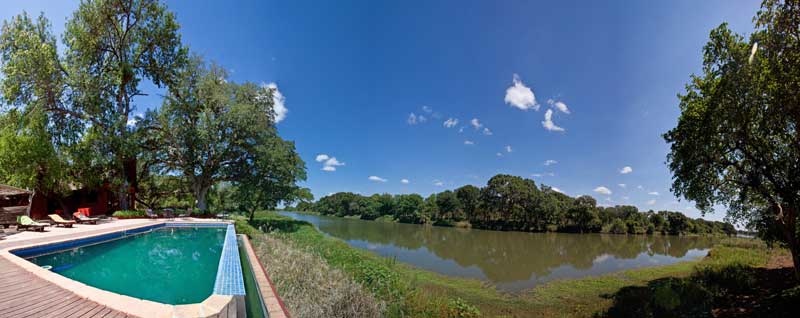 pool-river-pano