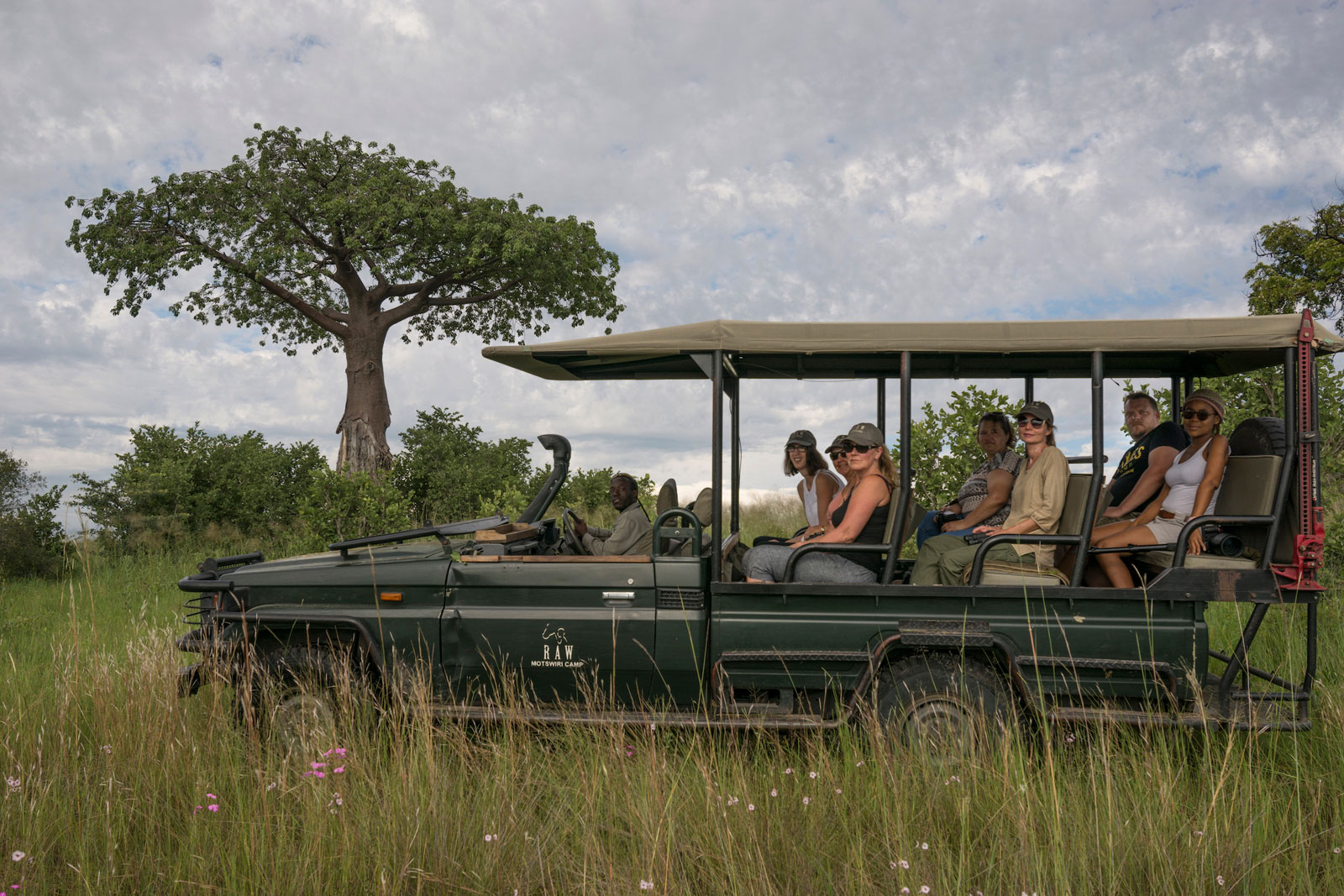 Game Drive in Selinda Spillway Game Drive in Selinda Spillway