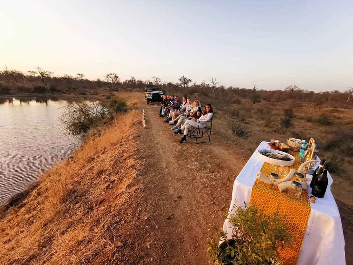Sundowners at the Dam in Timbavati Sundowners at the Dam in Timbavati