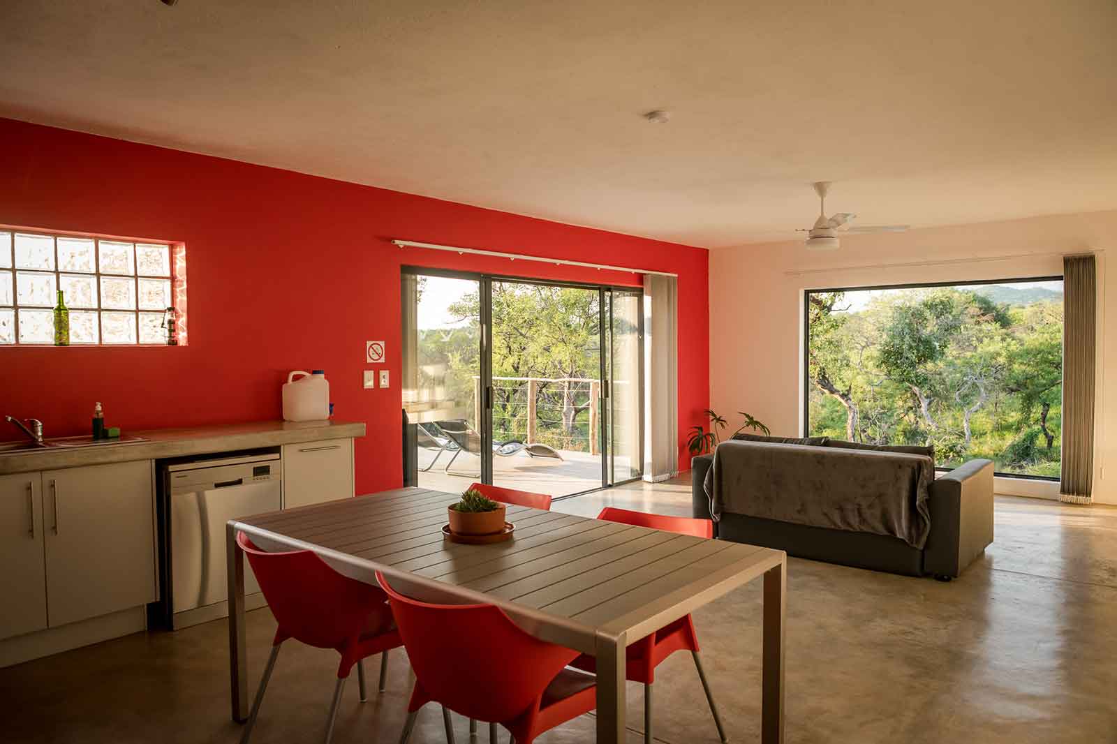 Kruger Cliffs Indoor Kitchen