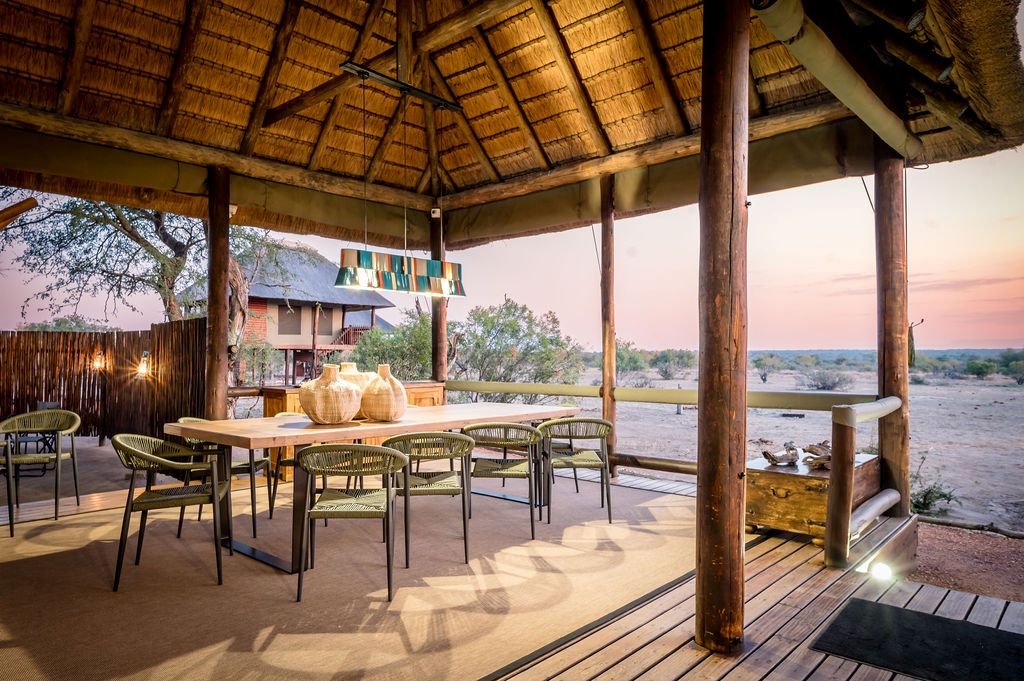 nThambo Breakfast Nook